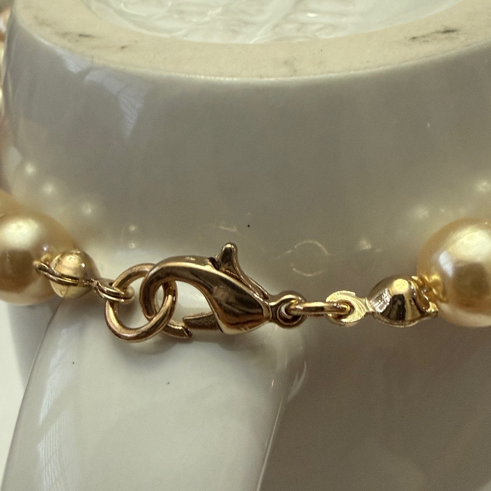 Anthropologie Pearl and Mushroom Beaded Charm Bracelet!!🔥🔥🔥 - Picture 15 of 16